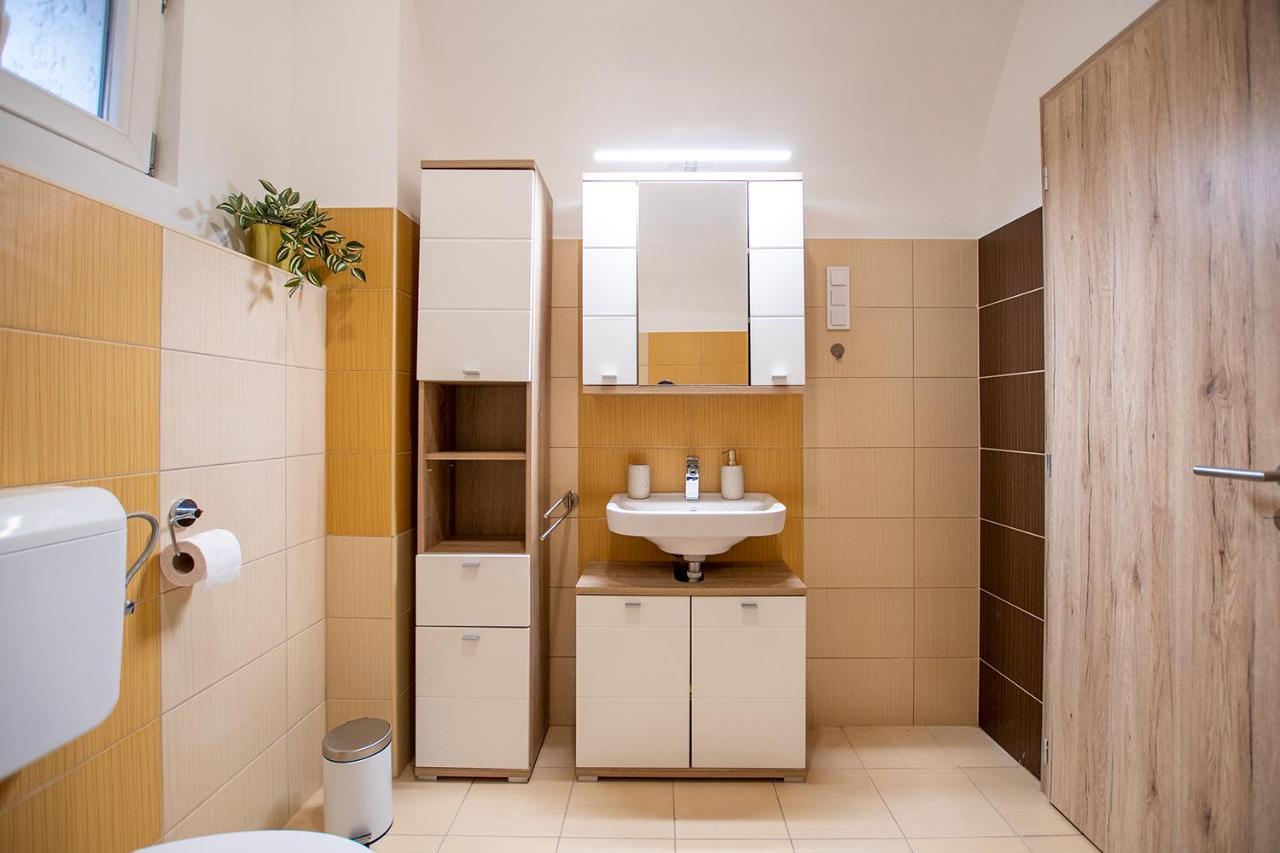 Zora Lak Apartment Sopron Luaran gambar